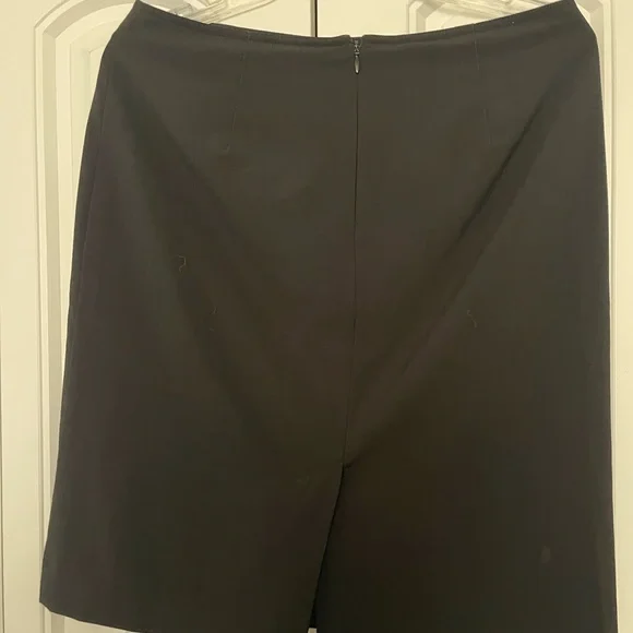 Ann Taylor Elegant Black Pencil Skirt - Picture 2 of 4